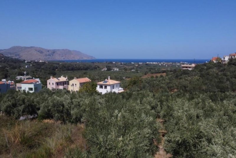 Kournas Kreta, Kournas: Eckgrundstück nahe des Kournas-Sees zu verkaufen Grundstück kaufen